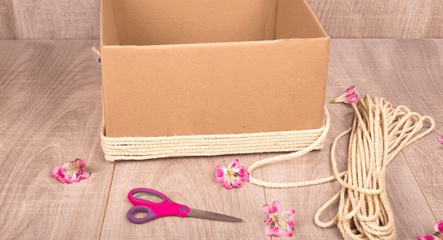 Cómo reciclar cajas de cartón decoradas para ropa  Reciclar cajas de carton,  Decoracion cajas de carton, Caja de cartón