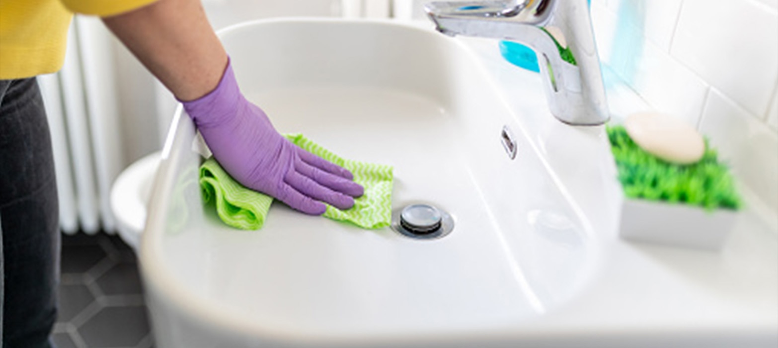 Cómo se prepara el bicarbonato para limpiar el baño?